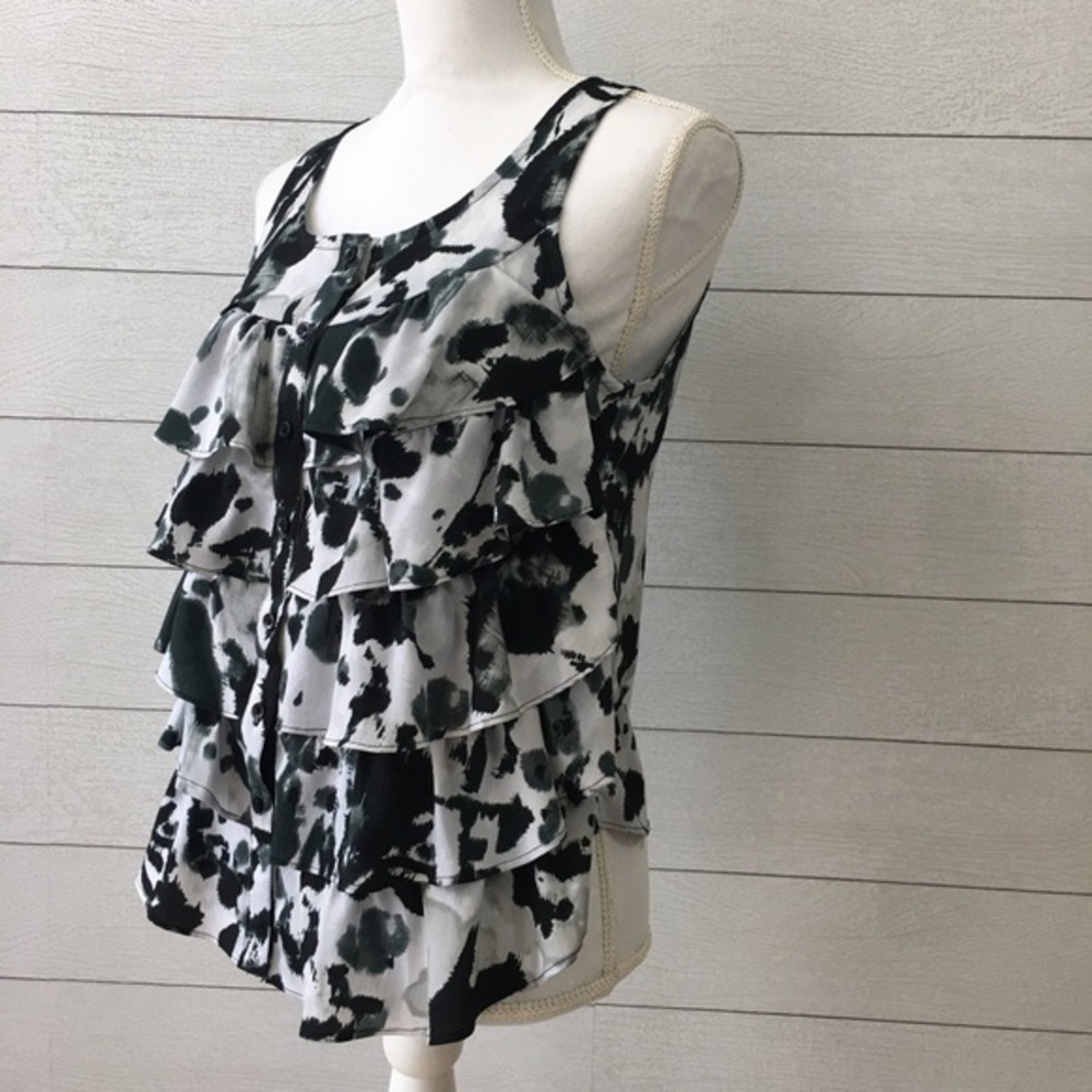 BB Dakota Ruffle Front Top - Picture 2 of 5